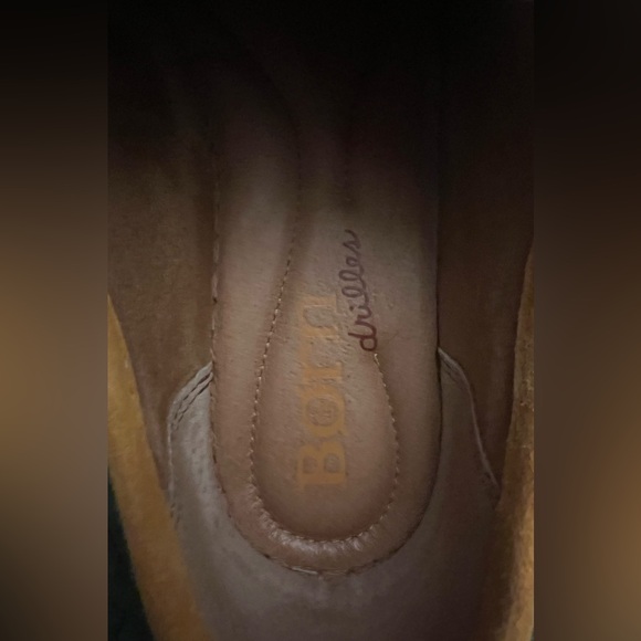 BORN drilles women size 8.5 suede with soft footbed - Picture 2 of 5